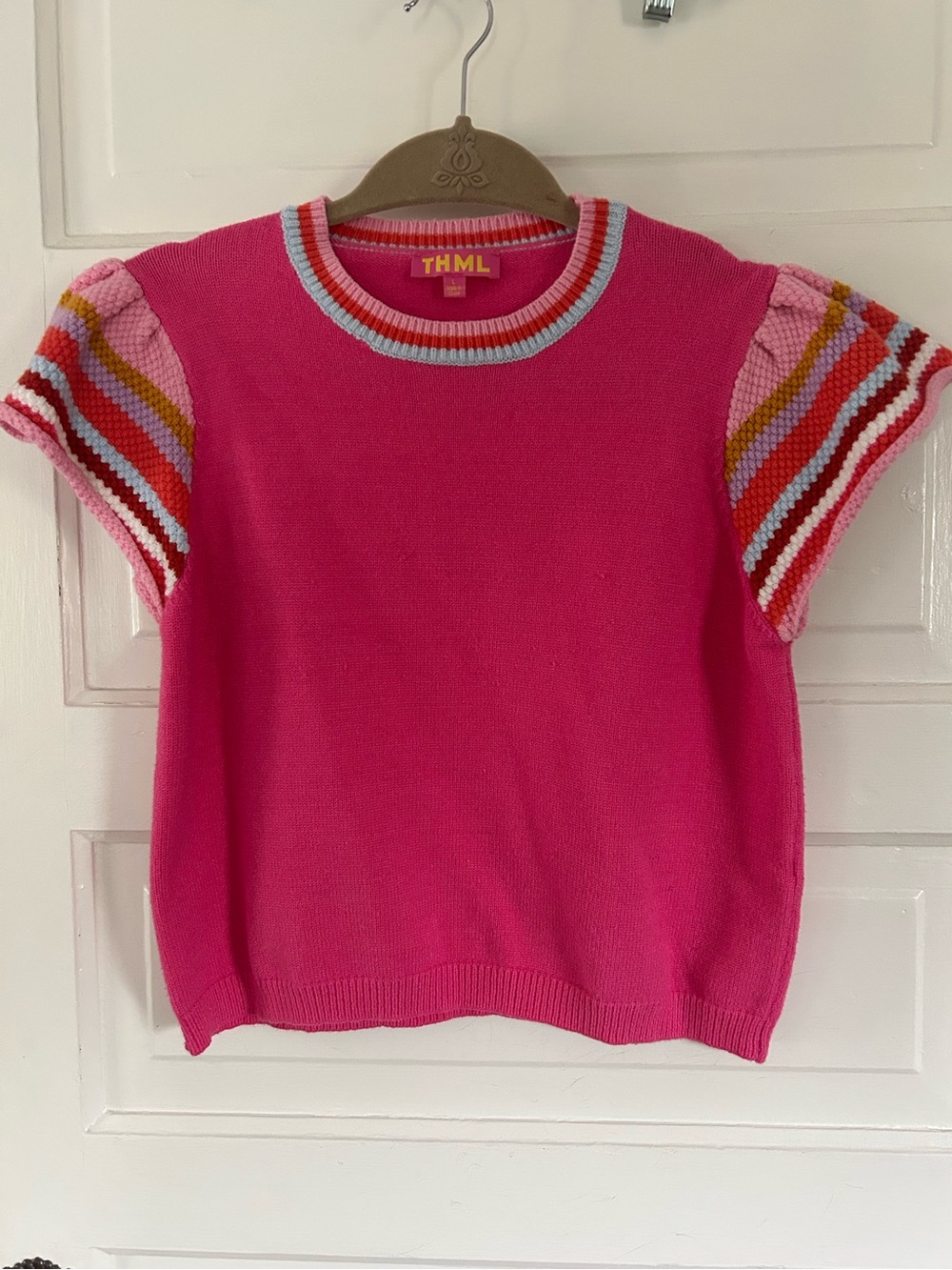 THML Adorable Women’s Pink Knit Top with Striped Sleeves and Collar. Size Large